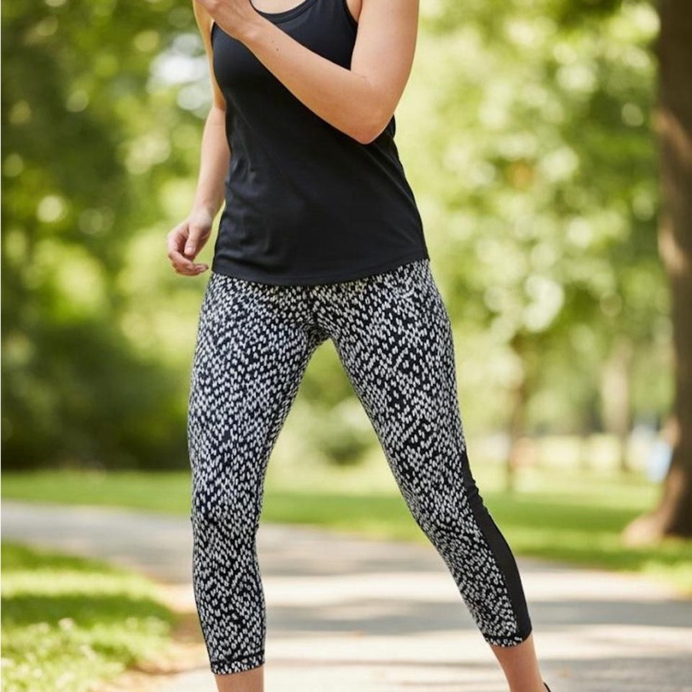 Nike Epic Lux Running Tights Cropped Black White Pattern Womens Size S Stay Warm
